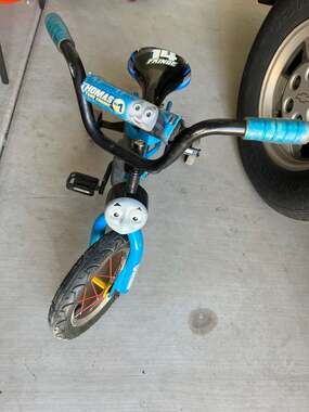 Dynacraft Thomas and Friends 10-Inch Youth Training Bike with Removable Training